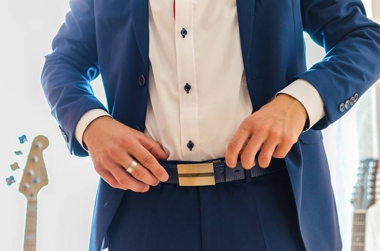 Dress code - rodzaje. Co oznacza business casual, smart casual czy black tie? Jak ubrać się do pracy, na spotkanie, przyjęcie, na galę?