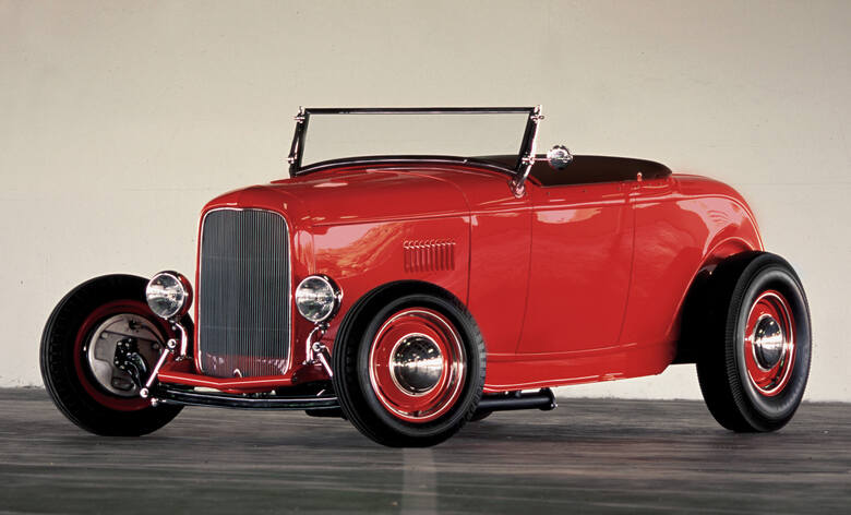 Jeden z najbardziej cenionych roczników. Ford z 1932 roku. Wygładzone nadwozie, obniżone z przodu, zmniejsza opór aerodynamiczny. Fot. materiały pra