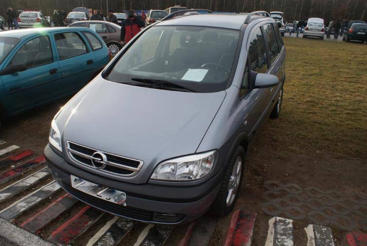 Giełdy samochodowe w Kielcach i Sandomierzu (04.12) - ceny i zdjęcia