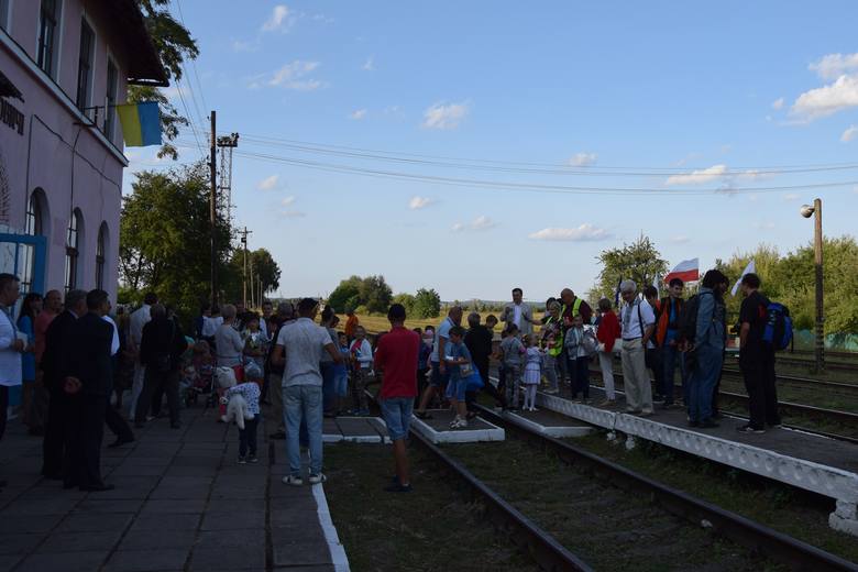 Członkowie i sympatycy stowarzyszenia Linia102.pl z Przemyśla, dwiema drezynami wjechali na Ukrainę. Po nieużywanym od ćwierćwiecza torze kolejowym 102. Mają nadzieję, że wkrótce na tej linii zagości regularny ruch pasażersko - turystyczny.