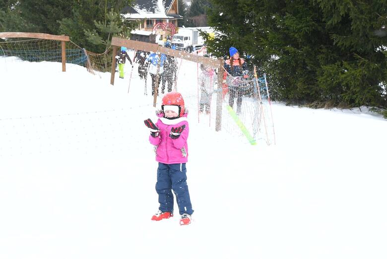 Dorośli i dzieci mogli rozwijać to swoje hobby - zarówno narciarstwo, jazdę na snowboardzie i na sankach.