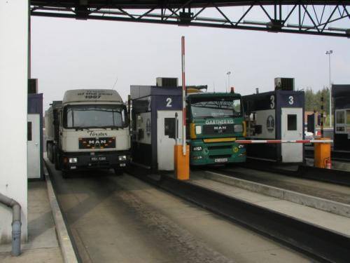 Fot. Arkadiusz Ławrywaniec: Od 1 kwietnia kierowcy tirów nie będą płacić za przejazd autostradami A2 i A4.