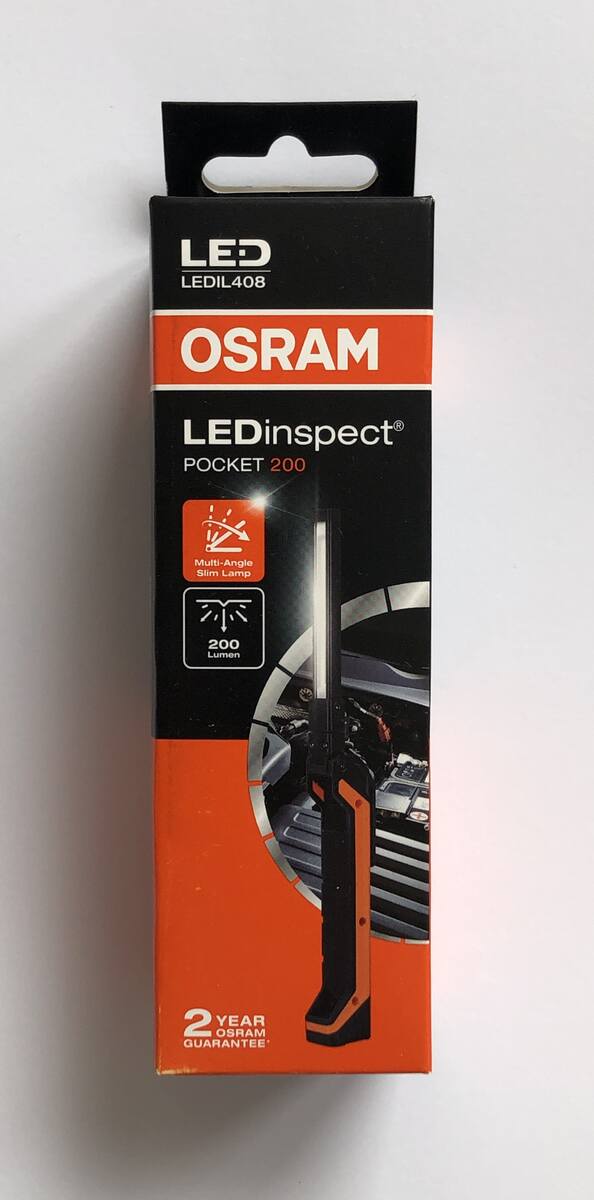 Mała, warsztatowa lampa marki Osram przyda się każdemu majsterkowiczowi. Do jej niewątpliwych zalet należy wąska część oświetleniowa („pochodnia”), dzięki