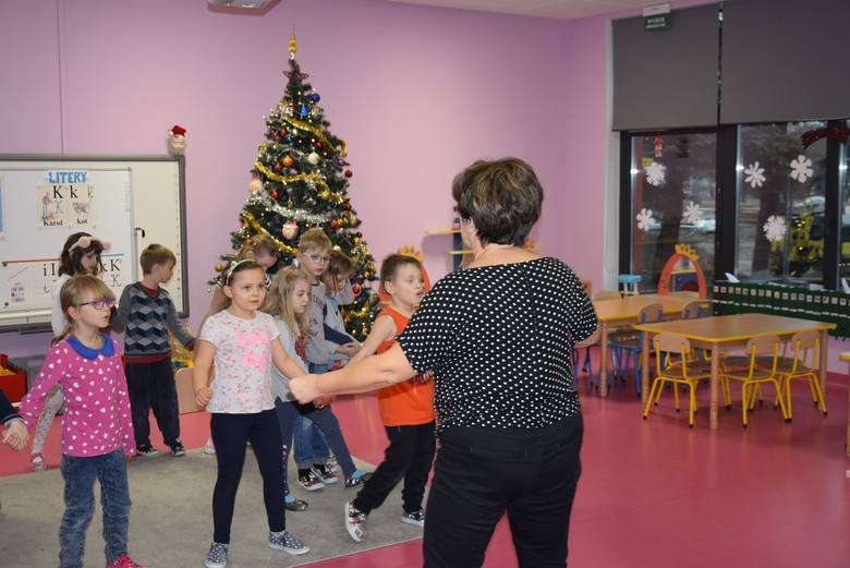 Przedszkole Miejskie nr 3  w swojej siedzibie zaczęło funkcjonować 2 listopada bieżącego roku. Zostało zbudowane w miejscu starego przedszkola, które mieściło się w dwóch budynkach. Zostało wybudowane za 16,6 mln zł brutto. Warunki, w jakich w tej chwili przebywa 240 dzieci, dzieli przepaść od...