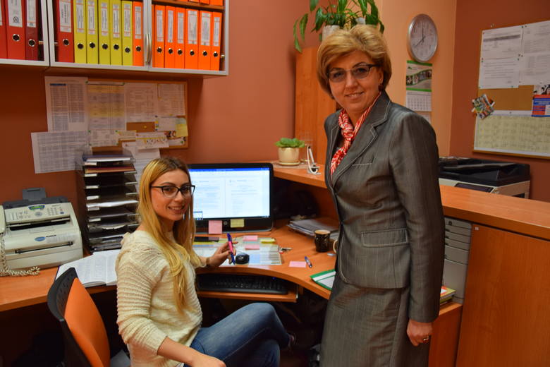 Pracujemy zespołowo - mówi dyrektor Kołodziejska. Tu z sekretarzem szkoły Anetą Kuklińską.Podczas wręczenia nagrody Kobieta Przedsiębiorcza 2016 w regionie.