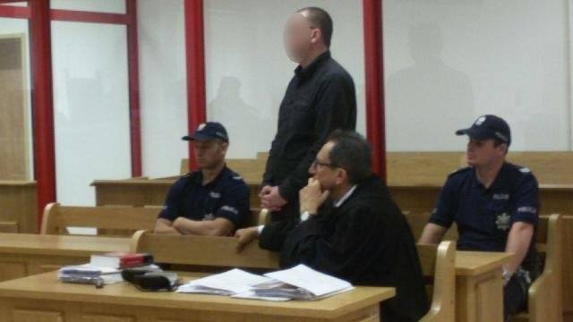 Zaczął się proces Dariusza P. z Jastrzębia. Oskarżony o podpalenie domu i morderstwo LIVE