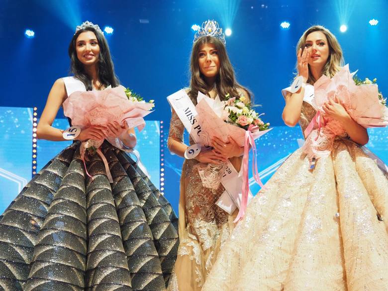 Od lewej: II wicemiss Faustyna Wespińska, Miss Polonia 2020 Natalia Gryglewska oraz I wicemiss Klaudia Wonatowska.