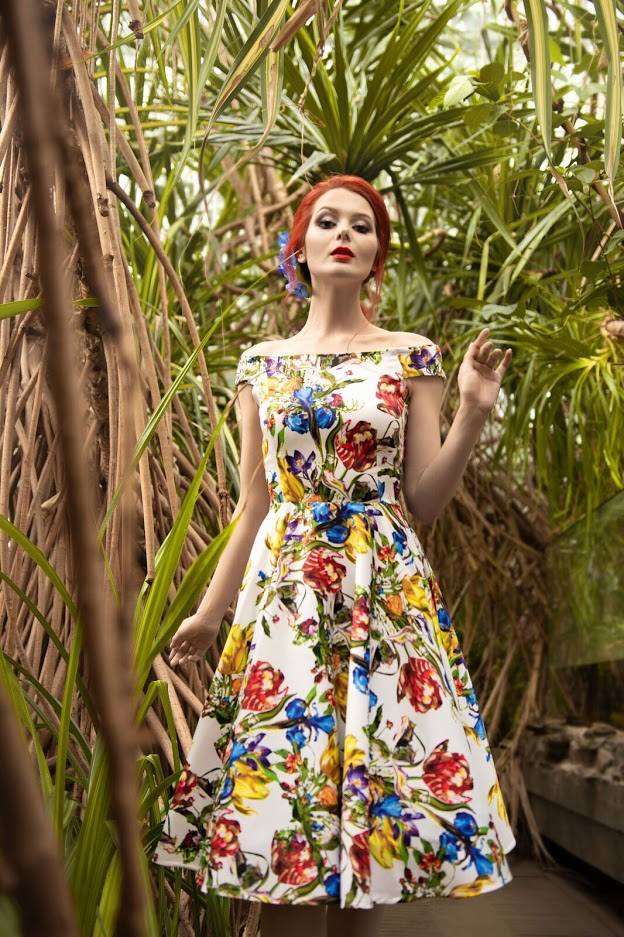 Moda: Powrót do przeszłości. Poznanianka szyje ubrania w stylu lat 50. Zobacz sukienki marki Natabo