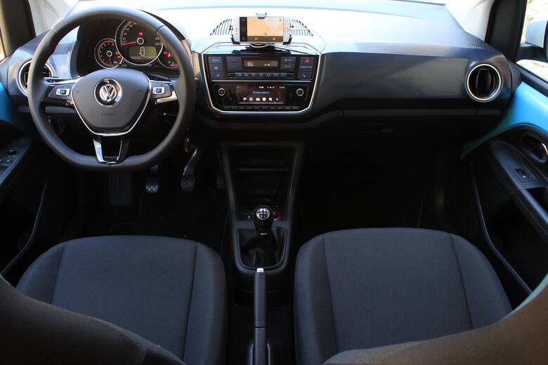 Volkswagen up! Autko otrzymało przeprojektowane zderzaki, zmieniono też nieco kształt przednich reflektorów, które otrzymały światła do jazdy dziennej