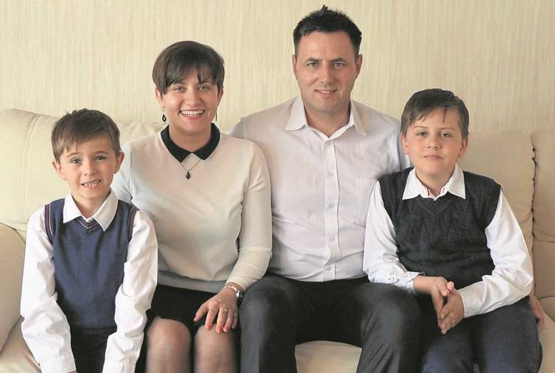Ewelina i Rafał Młynarczykowie razem z synami niecierpliwie czekają na gości, których przyjmą w domu