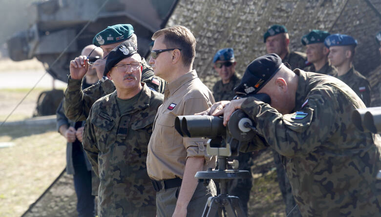 Żołnierze 12. Szczecińskiej Dywizji Zmechanizowanej ćwiczyli pod okiem ministra Mariusza Błaszczaka na poligonie w Nowej Dębie.