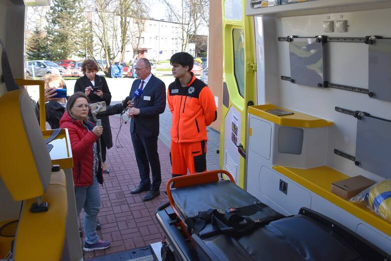Szpital Powiatowy w Oświęcimiu wzbogacił się o nowy ambulans
