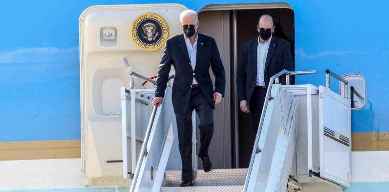 Na zdjęciu: Joe Biden wysiada z Air Force One na lotnisku w Jasionce, marzec 2022.