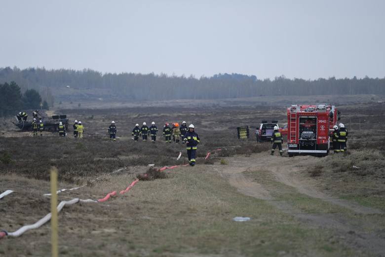 Strażacy z poznańskiej Szkoły Aspirantów gasili pożary podczas manewrów wojskowych na poligonie w Drawsku Pomorskim. Tam zetknęli się z innym strażakiem