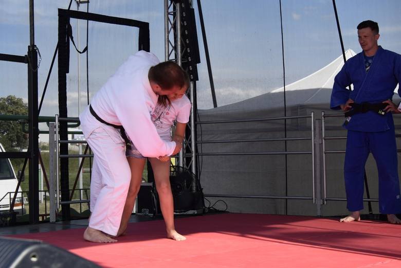 W sobotę, 22 czerwca, Pływalnia Nawa zorganizowała nad zalewem Zadębie już 10. edycję imprezy pod nazwą Zalewaya – Plażowy Piknik Rodzinny. Jak wynika z nazwy, była konsumpcja pysznej zalewajki oraz wiele innych atrakcji, konkursów z nagrodami, zabaw. Były też pokazu judo , można było oznakować...