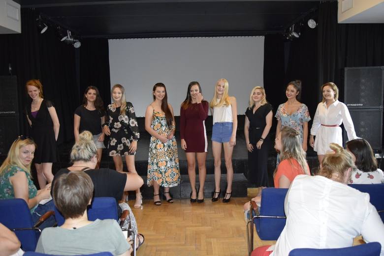 W Centrum Kultury i Sztuki odbył się drugi już casting do konkursu piękności Kwiat Skierniewic 2019. Tym razem zaprezentowało się dziewięć kandydatek do tytułu Kwiat Skierniewic 2019.