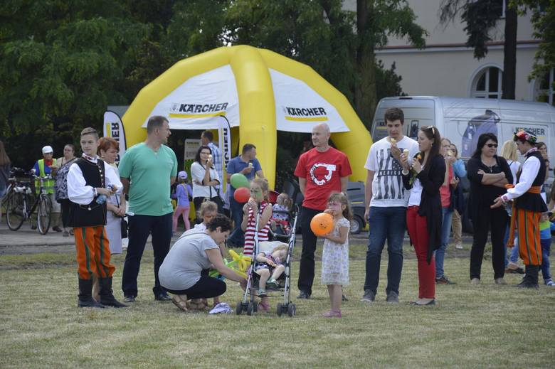 Piknik rodzinny w ZSP nr 2 w Łowiczu (Zdjęcia)