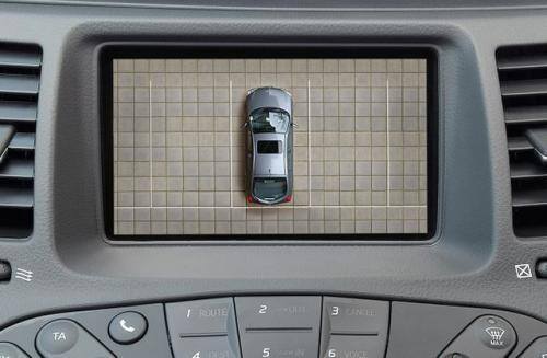 Fot. Nissan: Powiedzenie „Mieć oczy dookoła głowy” nabiera w związku z rozwiązaniem Nissana nowego znaczenia. Kamery rozmieszczone wokół auta przekazują