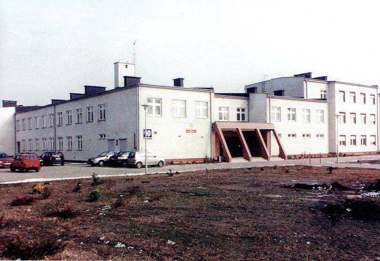 Skierniewicki Ekonomik obchodzi 95. urodziny. Ostatnie niemal dwudziestolecie dziejów szkoły związane jest z siedzibą na ul. Działkowej – nowy budynek szkolny otwarty został 14 lutego 2000 roku. Przedstawiamy fotograficzne dzieje szkoły w XXI wieku.