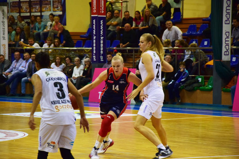 Agnieszka Bibrzycka (nr 14) to największa gwiazda Tauron Basket Ligi Koszykówki.