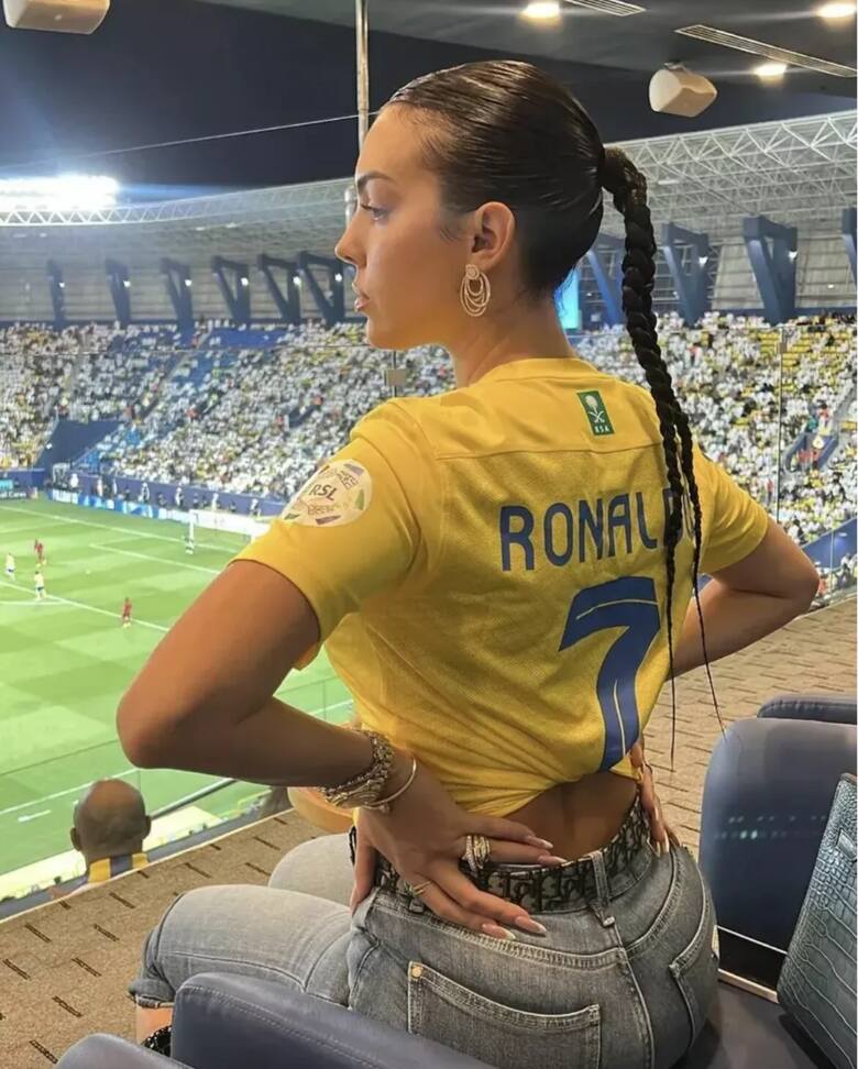 Partnerka Cristiano Ronaldo – Georgina Rodriguez wyproszona z loży VIP-ów podczas meczu Azjatyckiej Ligi Mistrzów. Powód: wyzywający strój