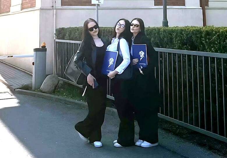 Na zdjęciu: Karolina Krupa, Kalina Kubejko i Oliwia Kolbusz, maturzystki z III Liceum Ogólnokształcącego w Rzeszowie chciałyby mieć już za sobą egzamin