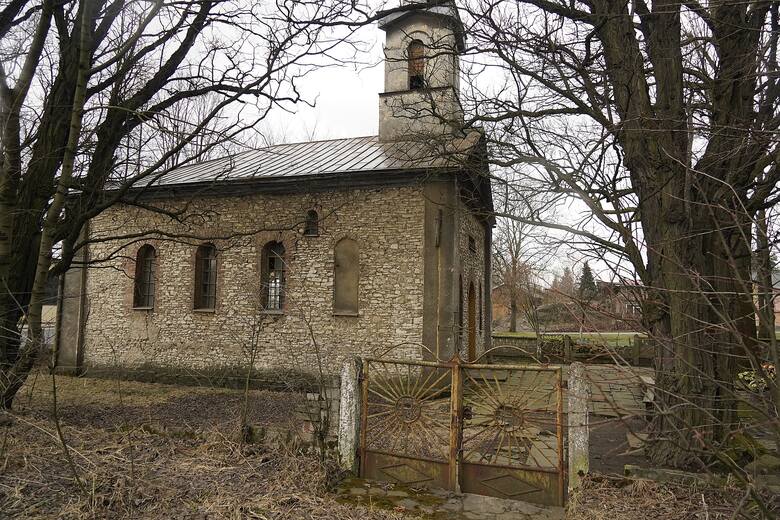 Opuszczony kościółek w Bukownie