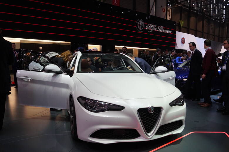 Alfa Romeo GiuliaWiele osób czekało na premierę modelu Giulia w najmocniejszej wersji QV. Tymczasem w Genewie możemy zobaczyć bazowy wariant / Fot. Tomasz