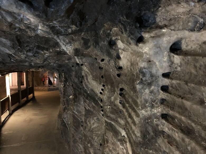 Kopalnia Soli &quot;Wieliczka&quot; to najchętniej odwiedzana kopalnia świata. Od 1945 roku odwiedziło ją już 45 milionów turystów, praktycznie