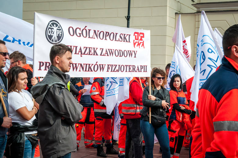 Biały protest w Warszawie. Manifestacja pracowników służby zdrowia