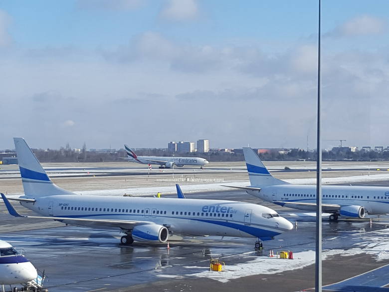 Poznań: Na Ławicy wylądował Boeing 777 - największy samolot dwusilnikowy na świecie