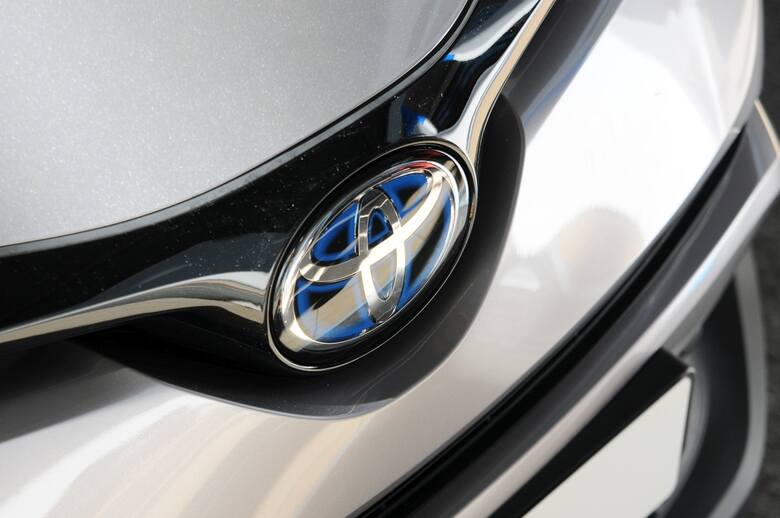 Toyota CH-RCennik Toyoty C-HR z silnikiem 1.2 Turbo zaczyna się od wersji podstawowej w cenie 79 900 zł. Wersja napędzana najnowszym układem hybrydowym