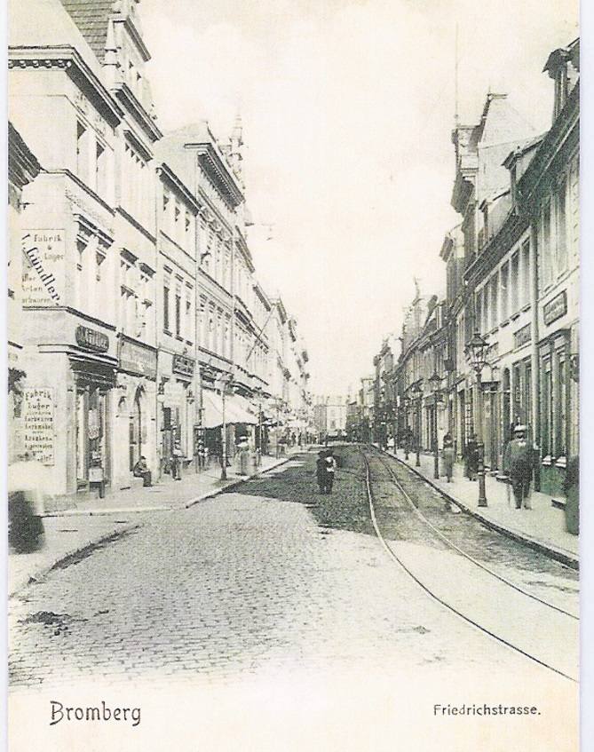 Nalewki były główną ulicą żydowskiej Dzielnicy Północnej w Warszawie. „Bydgoskimi Nalewkami” nazwano ul. Długą.