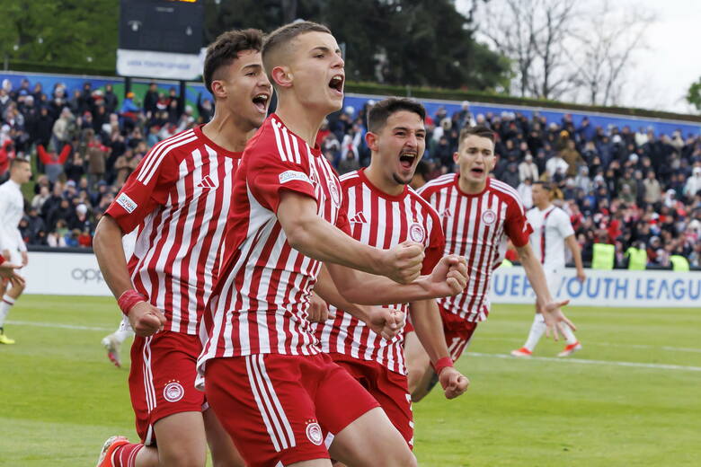 Olympiacos triumfuje w młodzieżowej Lidze Mistrzów.