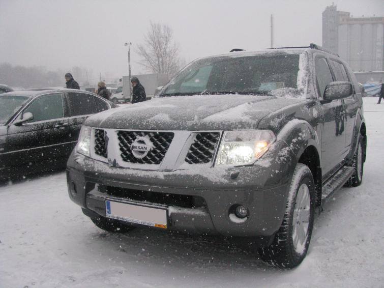 Giełda samochodowa w Rzeszowie - sporo śniegu i mało aut. Zdjęcia