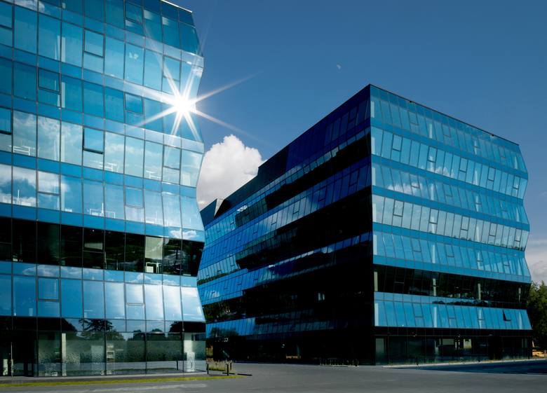 At Office Wadowicka 3 - to biura zlokalizowane w sąsiedztwie Ronda Matecznego, jednego z największych węzłów komunikacyjnych Krakowa