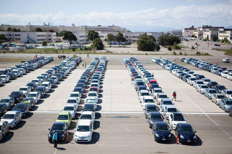 Toyota USA ustanowiła nowy Rekord Guinnessa w kategorii największej liczby samochodów biorących udział w paradzie hybryd. Na nieczynnym lotnisku wojskowym