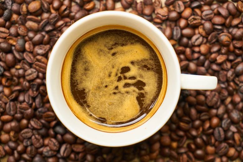 Młynek do kawy – ręczny, elektryczny, żarnowy, ostrzowy, ceramiczny, stalowy. Młynek do kawy który wybrać?