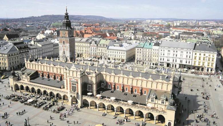 <strong>Kraków</strong><br /> - Kraków od najmłodszych lat mojego życia, od lat dziecięcych jeszcze, był dla mnie szczególną syntezą wszystkiego, co polskie i co chrześcijańskie. Zawsze mówił mi o wielkiej przeszłości mojej Ojczyzny - tak Jan Paweł II mówił o ukochanym mieście na Błoniach 6 czerwca 1979...