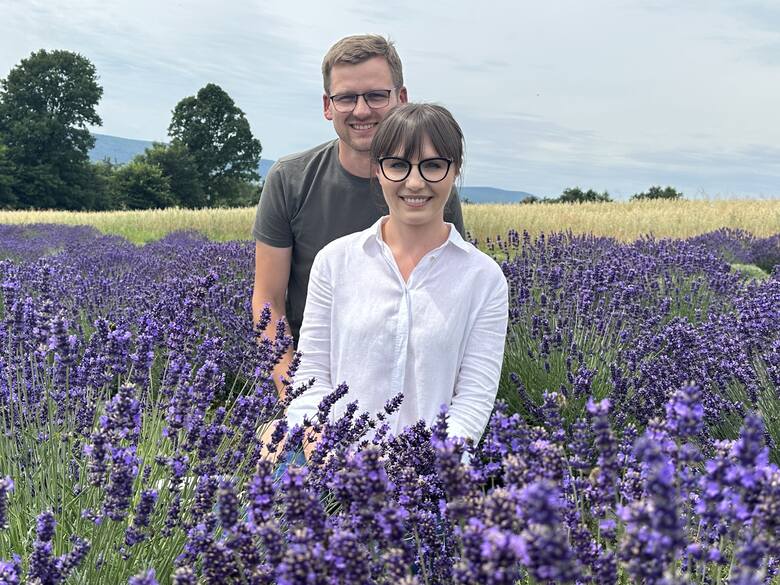 Kamila wraz z mężem Michałem postanowiła zasadzić pierwsze krzaczki w 2020 roku. W 2021 wyrosły pierwsze kwiaty i zachwyciły.