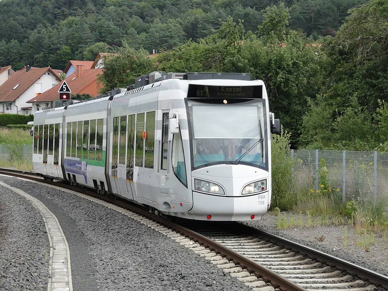 Migrant zatrzymał tramwaj RegioTram w Niemczech. Miał... masturbować się na torach. Zdjęcie ilustracyjne