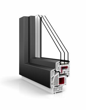 Nowoczesne okno PVC - podwójny pakiet szybowy oraz aluminiowe nakładki poprawiają jego funkcjonalność i energooszczędność.