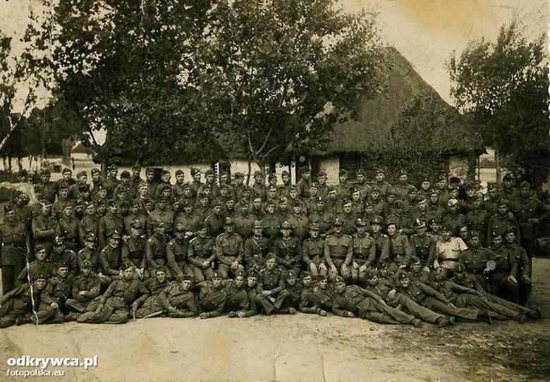 Lata 1933-1938 , Szkoła podoficerów 10 PP w obozie ćwiczeń Barycz. Fot. www.odkrywca.pl