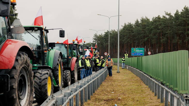 Polscy rolnicy protestują i wysypują ukraińskie zboże na tory. Rząd Ukrainy skarży się do Komisji Europejskiej