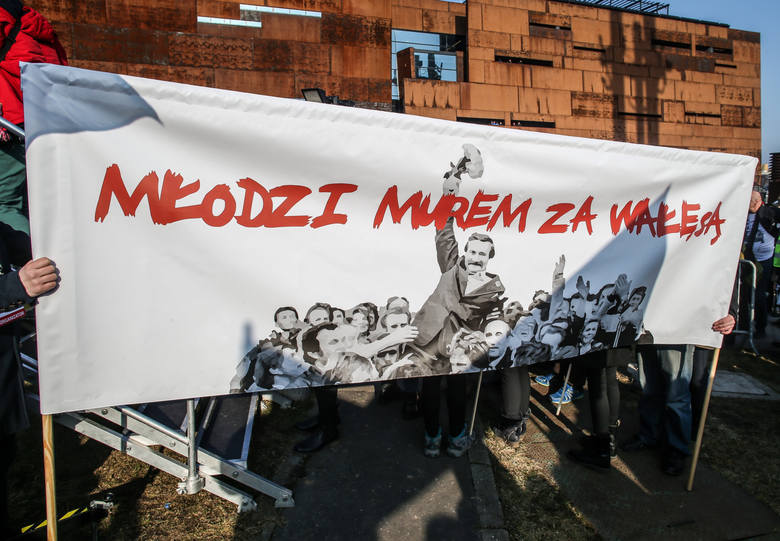 Wiec poparcia i solidarności z Lechem Wałęsą.