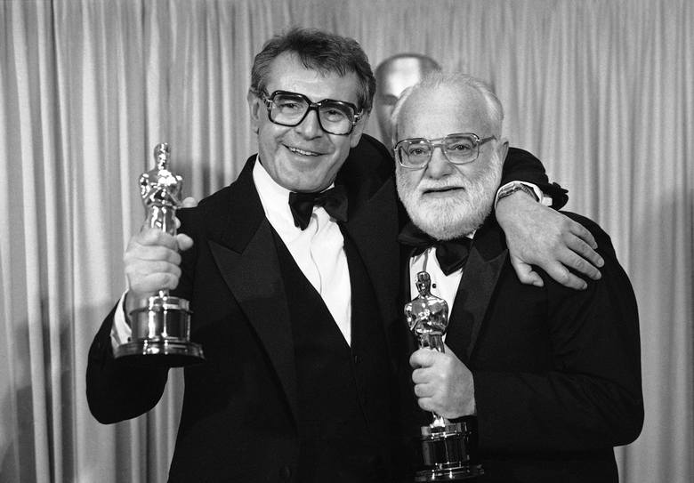 1984 r.<br /> <br /> Milos Forman z Oscarem dla najlepszego reżysera i Saul Zaentz z nagrodą dla najlepszego filmu za "Amadeusza".