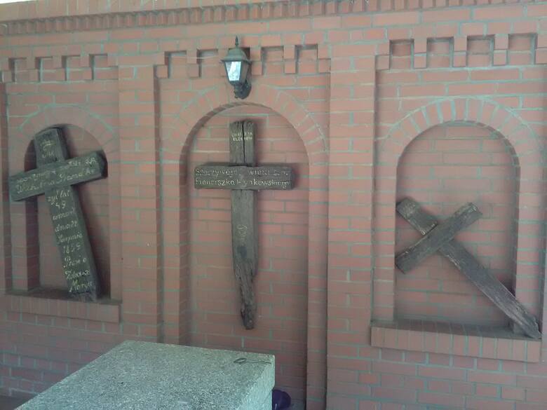 Krzyże na Cmentarzu Zasłużonych Wielkopolan w Poznaniu