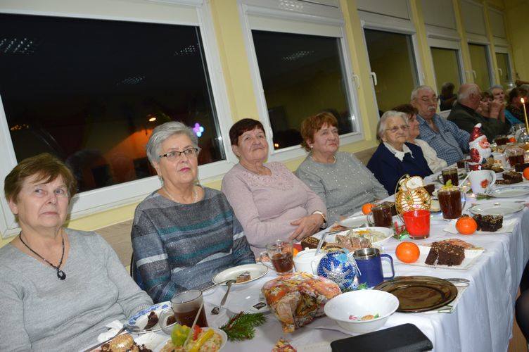 Spotkanie wigilijne w Klubie Seniora Zacisze w Skierniewicach [ZDJĘCIA]