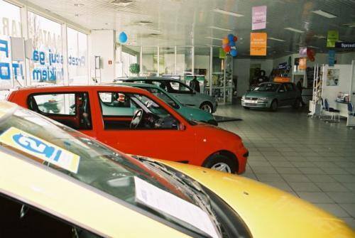 Fot. Leszek Małkowski: W 2005 r. sprzedano ok. 235 tys. nowych samochodów. To najgorszy wynik od 14 lat.