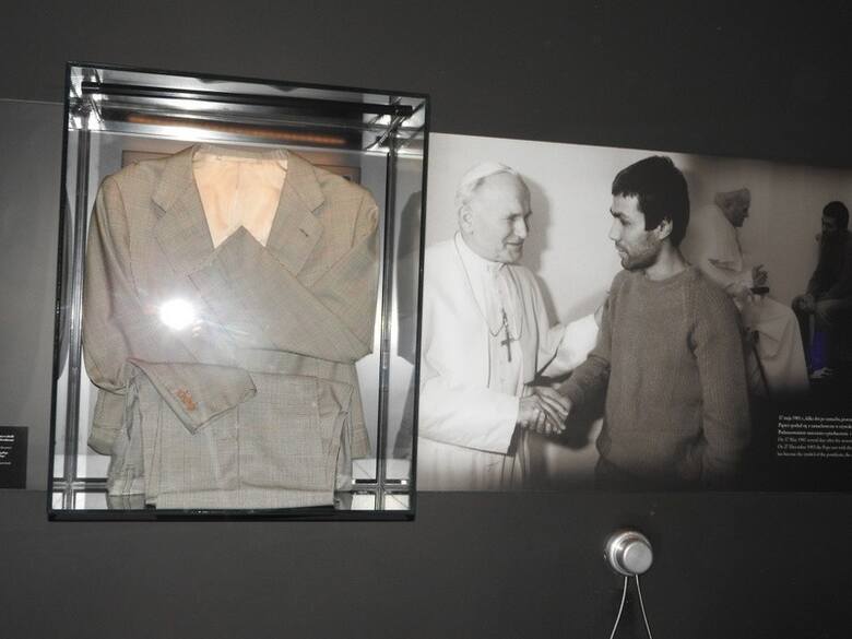 Broń Ali Agcy to dziś eksponat wadowickiego muzeum. Takich właśnie pamiątek po życiu Jana Pawła II jest w nim znacznie więcej